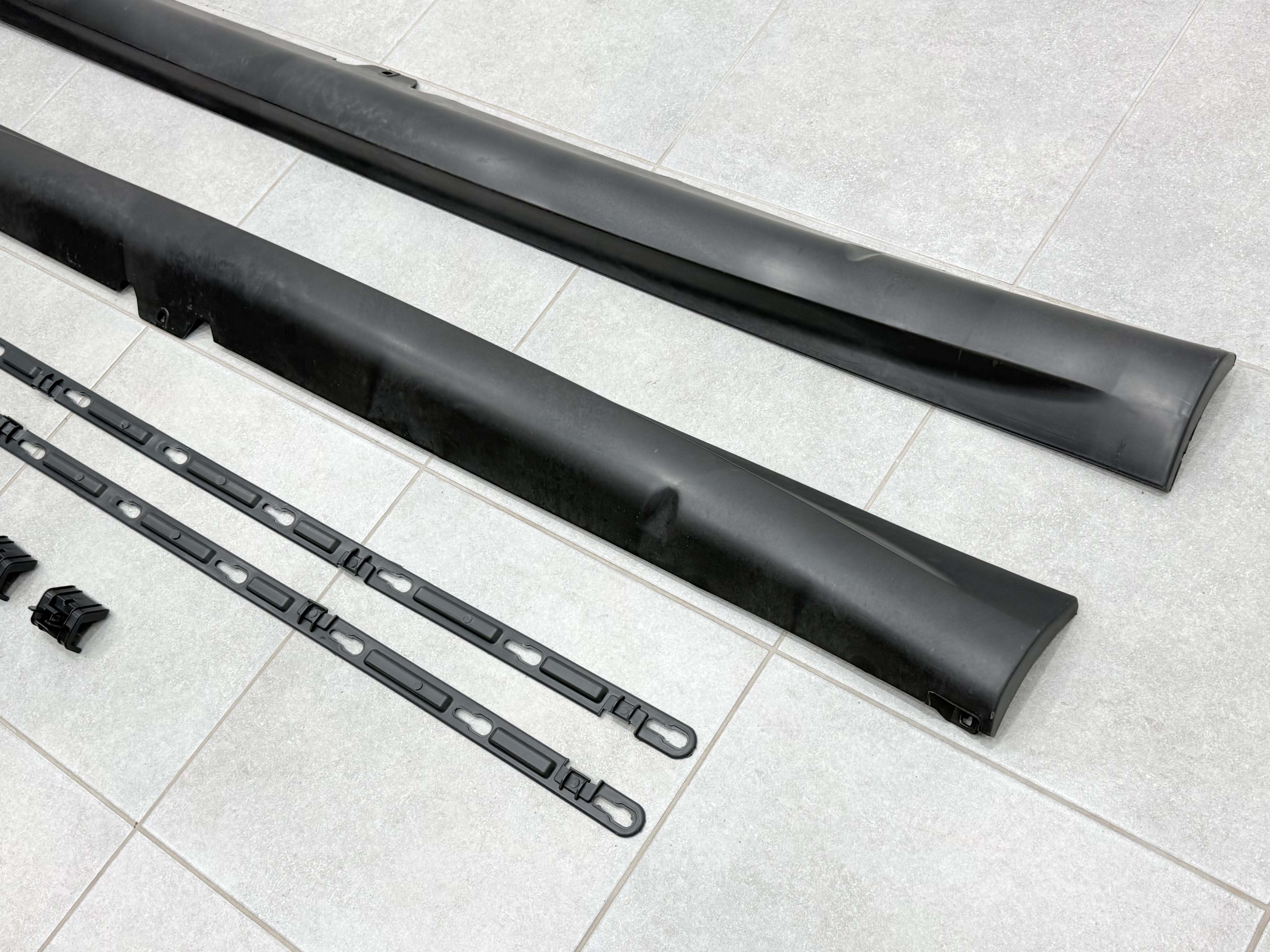 Накладки на пороги R20 для Volkswagen Golf 6 2008-2013 6