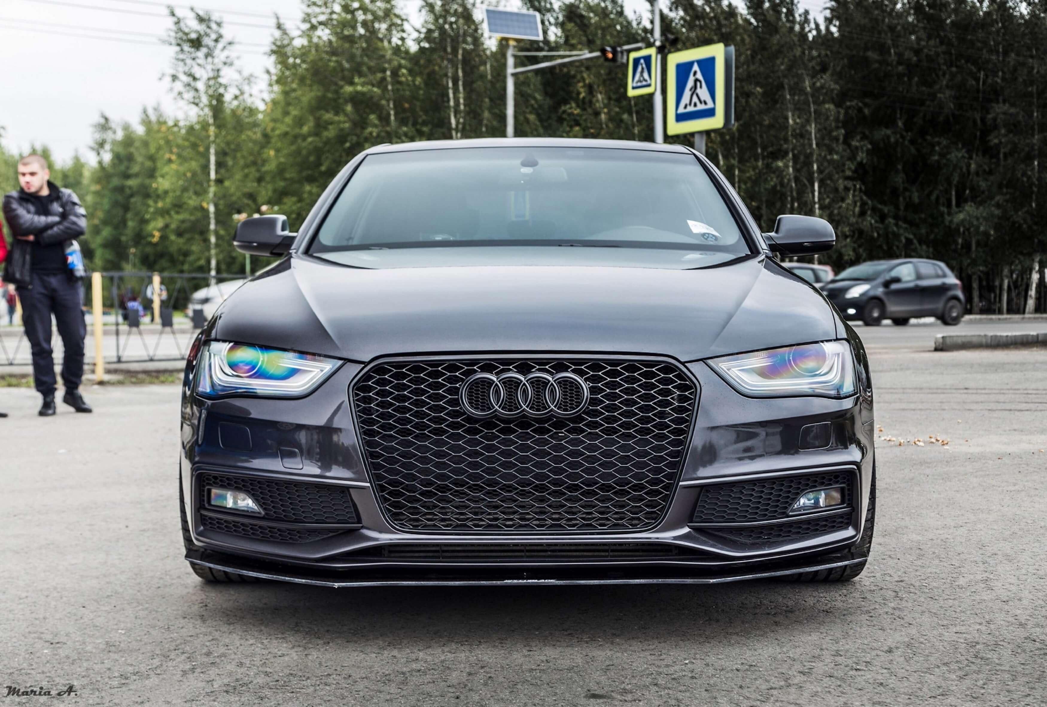 Решітка радіатора Full Black (стилі RS4) на Audi A4 B8 2011-2015 року 4