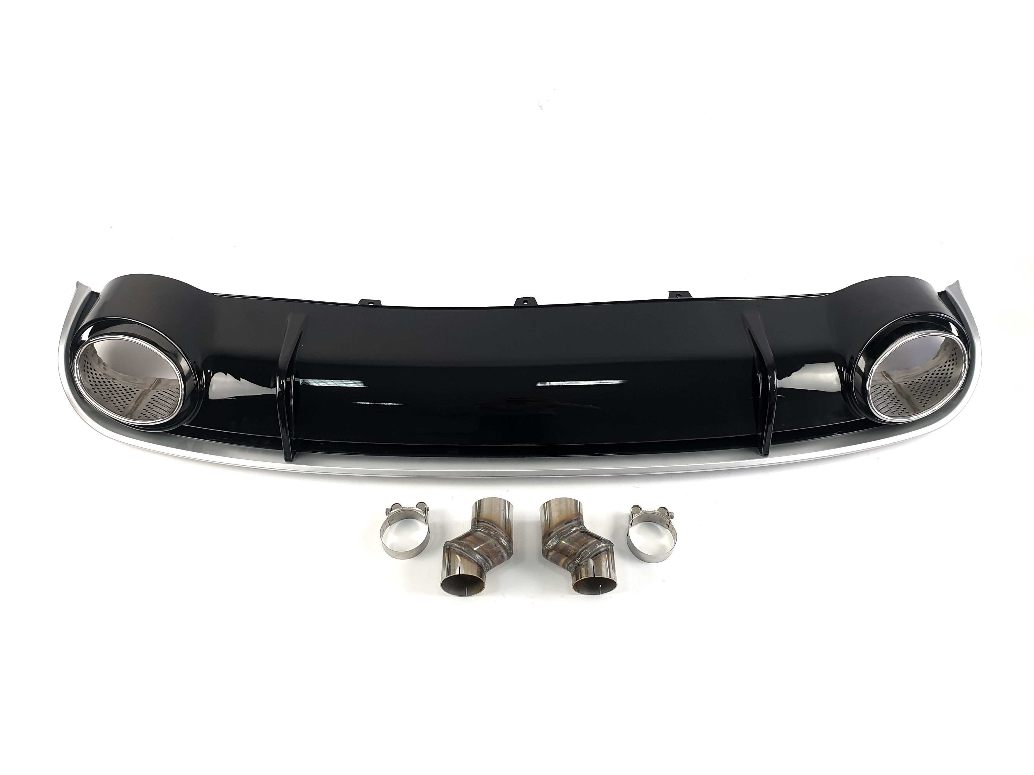Дифузор (заднього бампера) Black Silver / Chrome Pipe (в стилі RS4) на Audi A4 B8 2007-2011 року