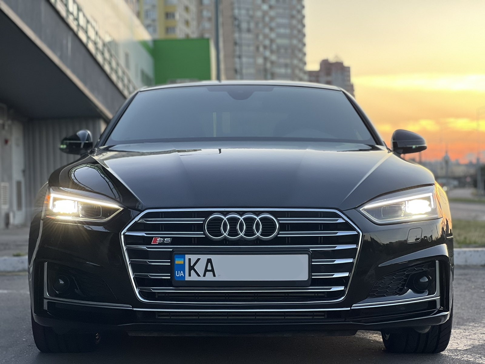 Решітка радіатора Chrome Black (в стилі S5) на Audi A5 B9 2016-2020 року 4