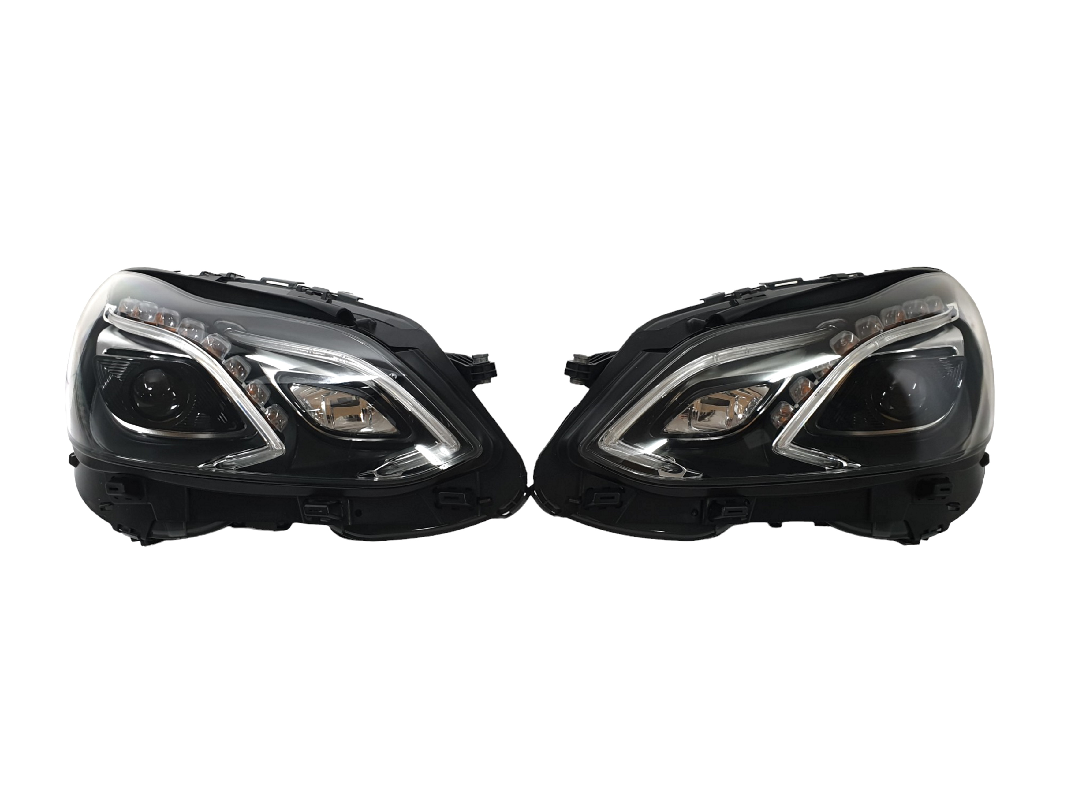 Передні фари LED (апгрейд з Галогену) на Mercedes-Benz E-Class W212 2013-2016 року