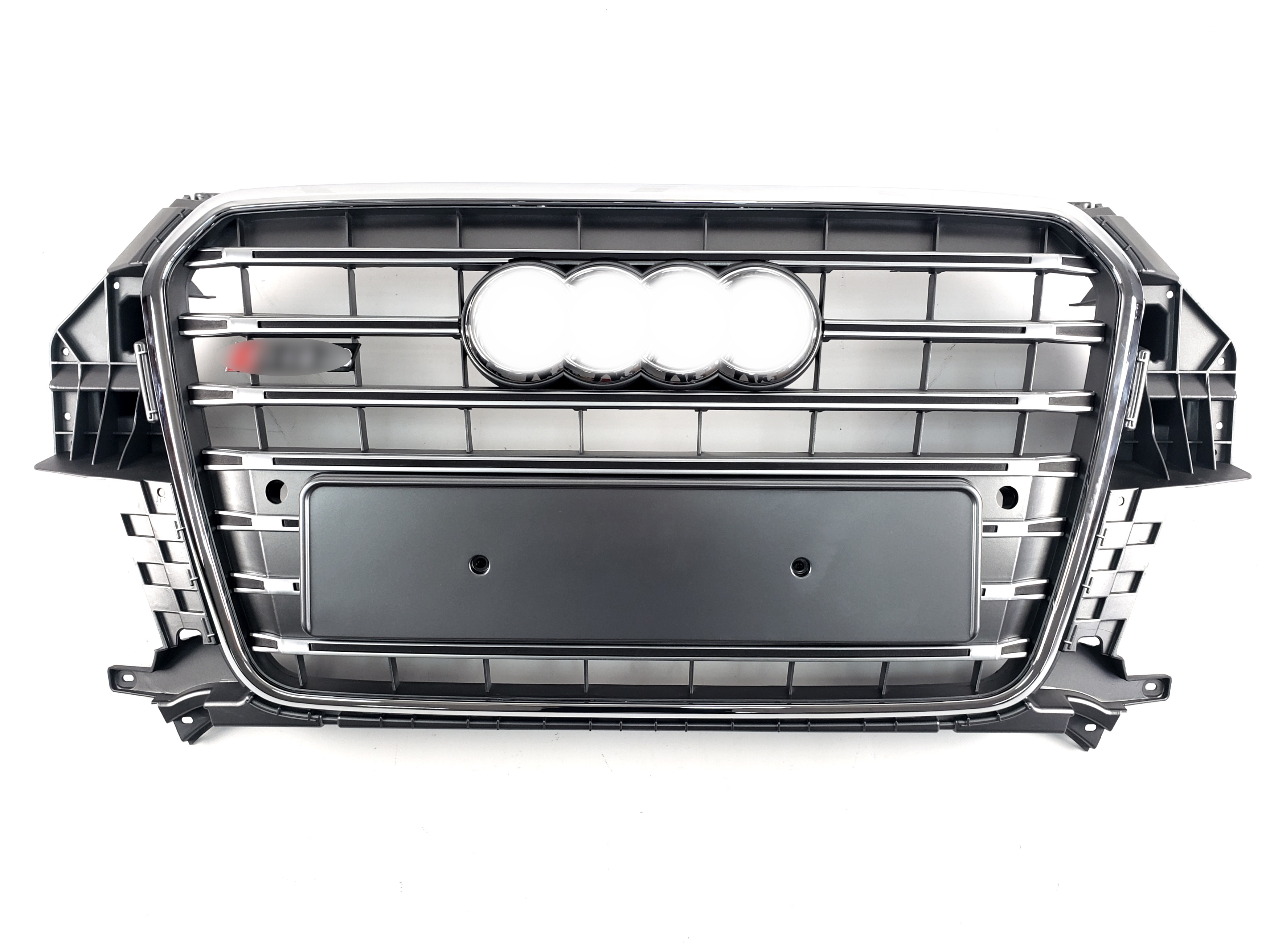 Решітка радіатора Silver Chrome (в стилі SQ3) на Audi Q3 8U 2011-2014 року