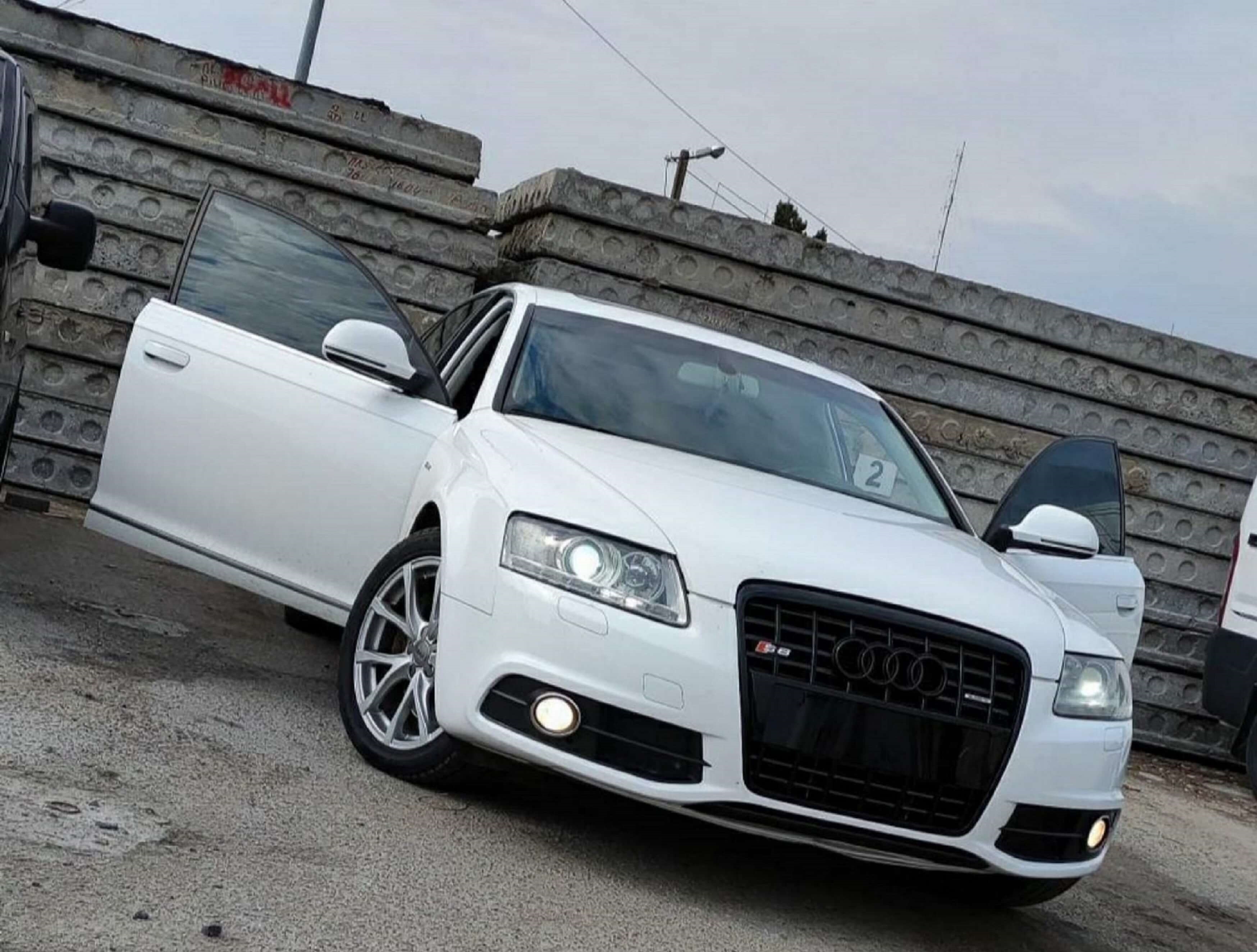 Решітка радіатора Full Black (в стилі S6) без PDC на Audi A6 C6 2004-2011 року 3