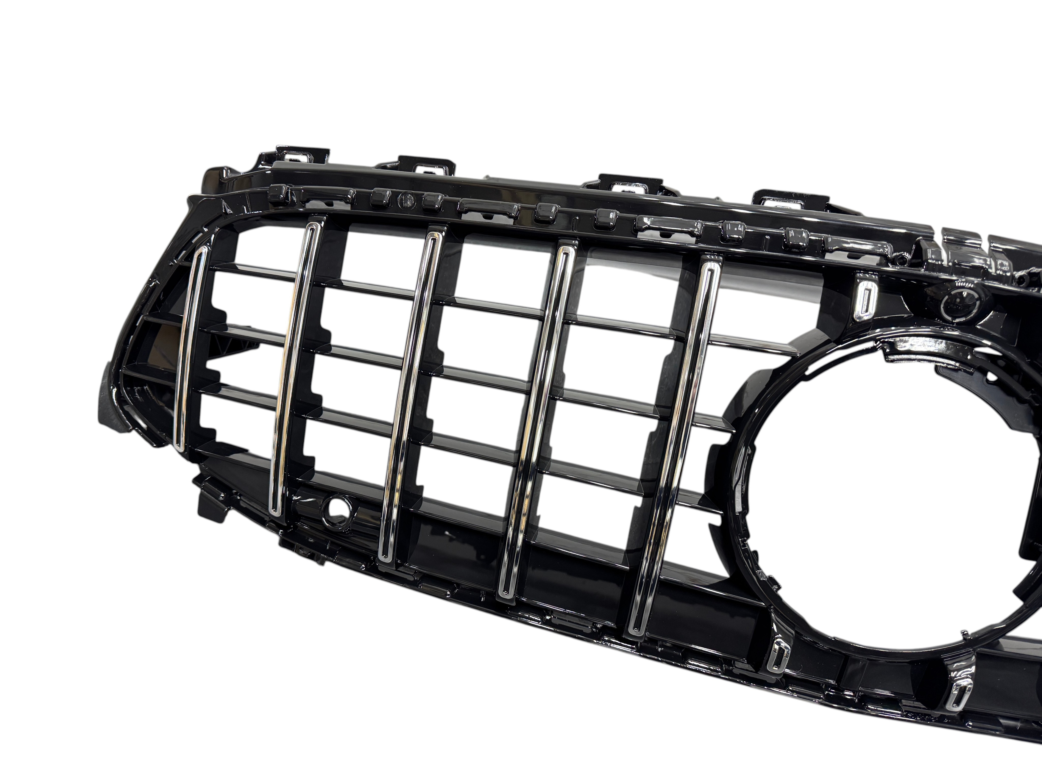 Решітка радіатора GT Chrome Black на Mercedes-Benz CLA-Class C118 2023-2025 року 2