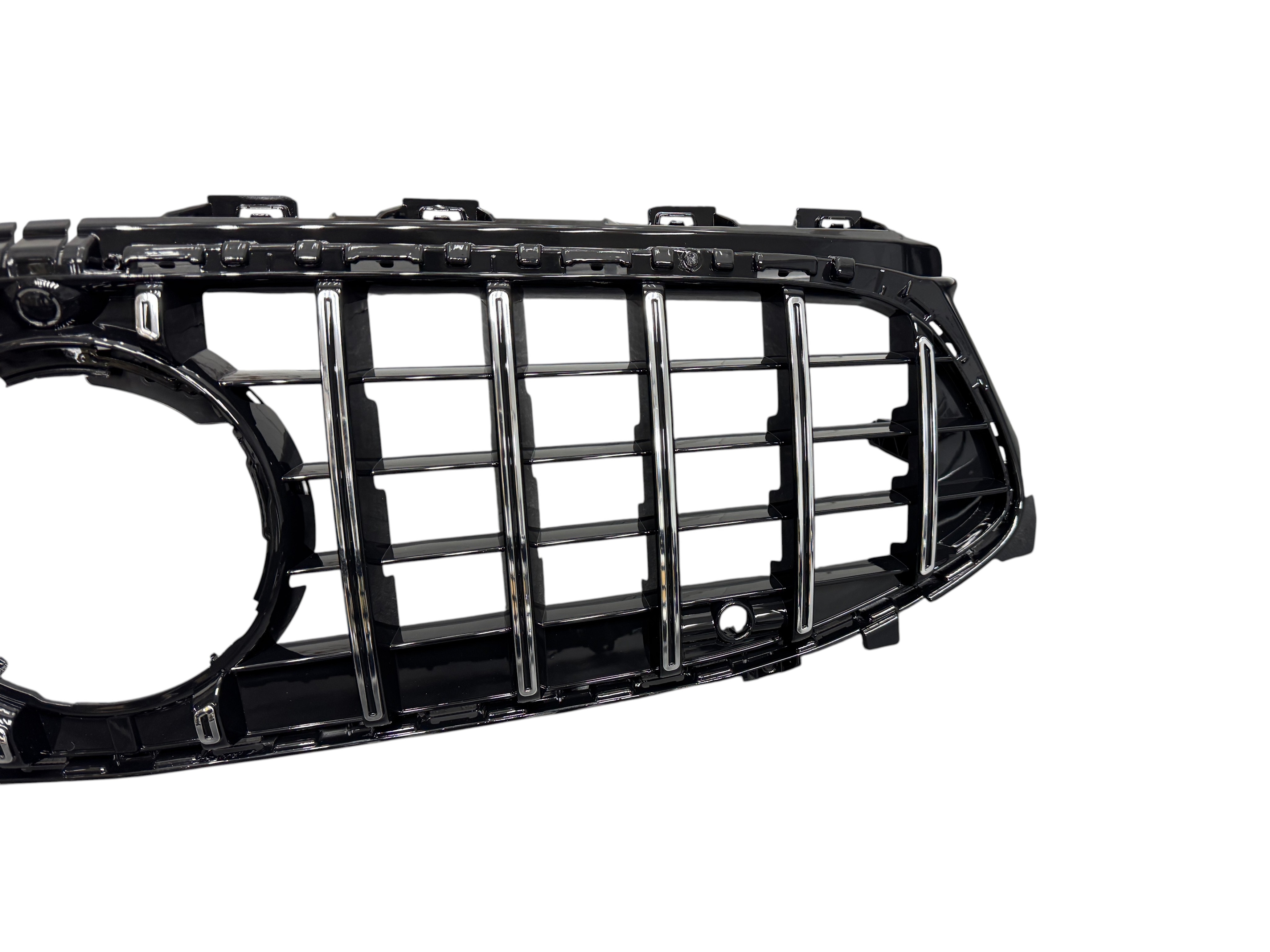 Решітка радіатора GT Chrome Black на Mercedes-Benz CLA-Class C118 2023-2025 року 4