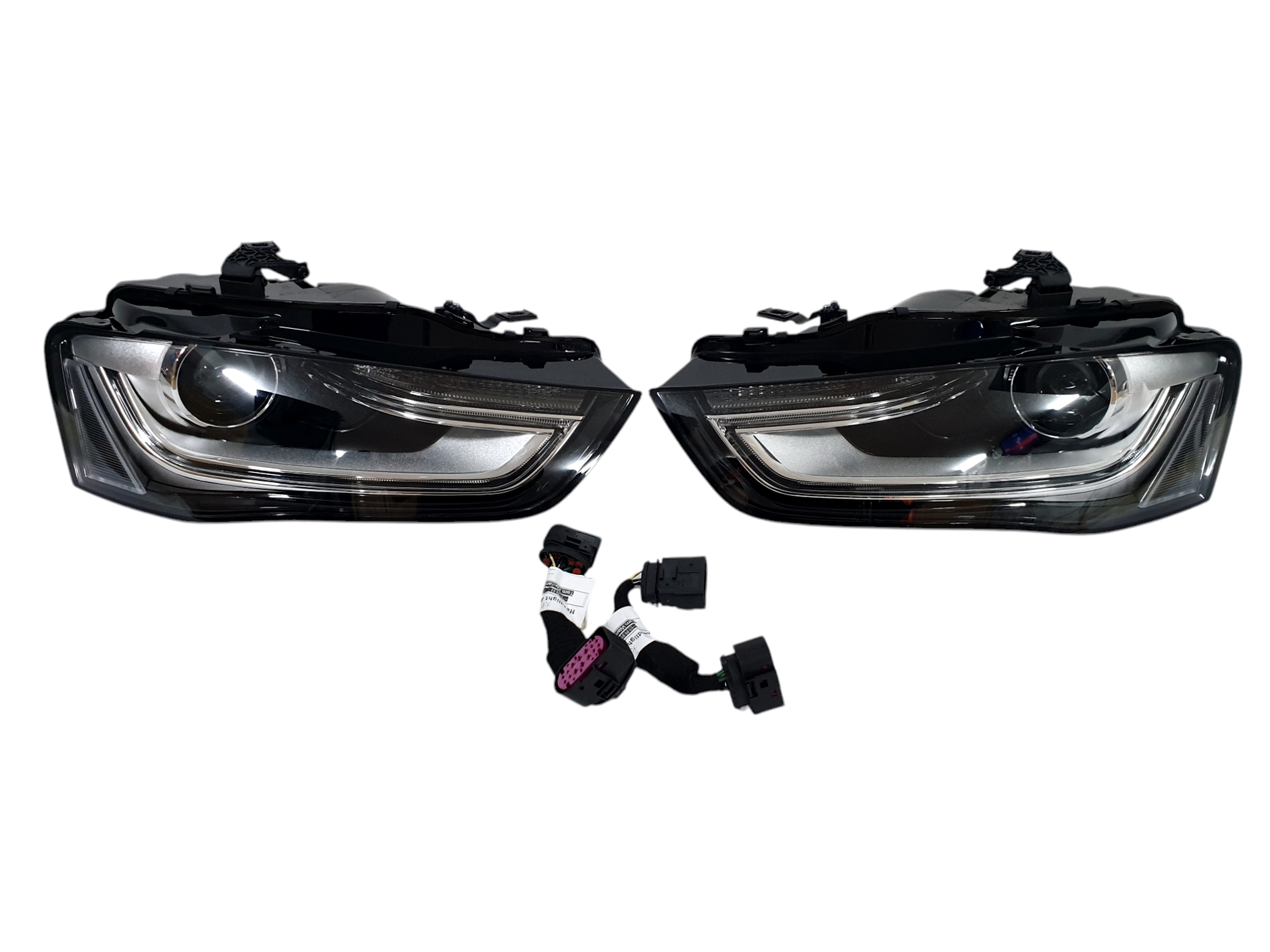 Передні фари (Bi-Xenon) заміна галогену на Audi A4 B8 2011-2015 року