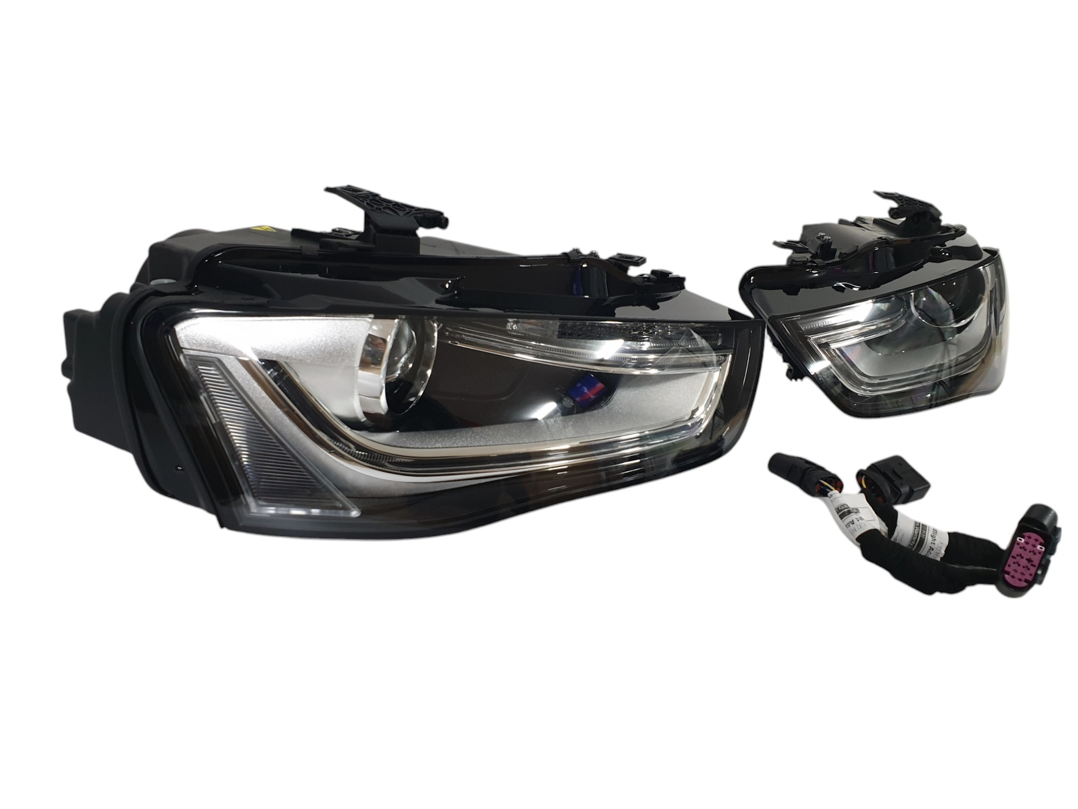Передні фари (Bi-Xenon) заміна галогену на Audi A4 B8 2011-2015 року 2