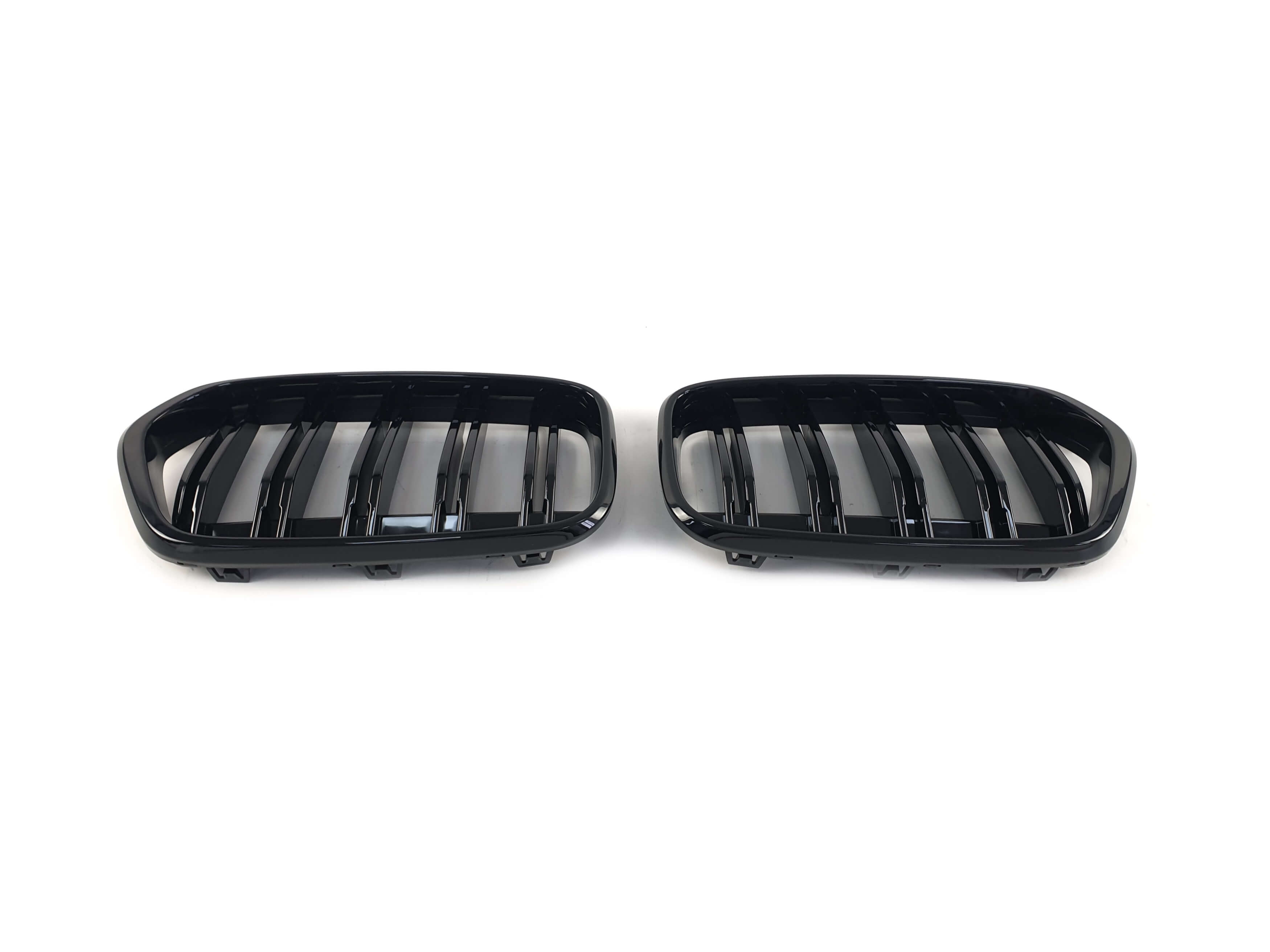 Ніздрі Чорний глянець (Подвійні M-Look) на BMW X2 F39 2018-2022 року 2