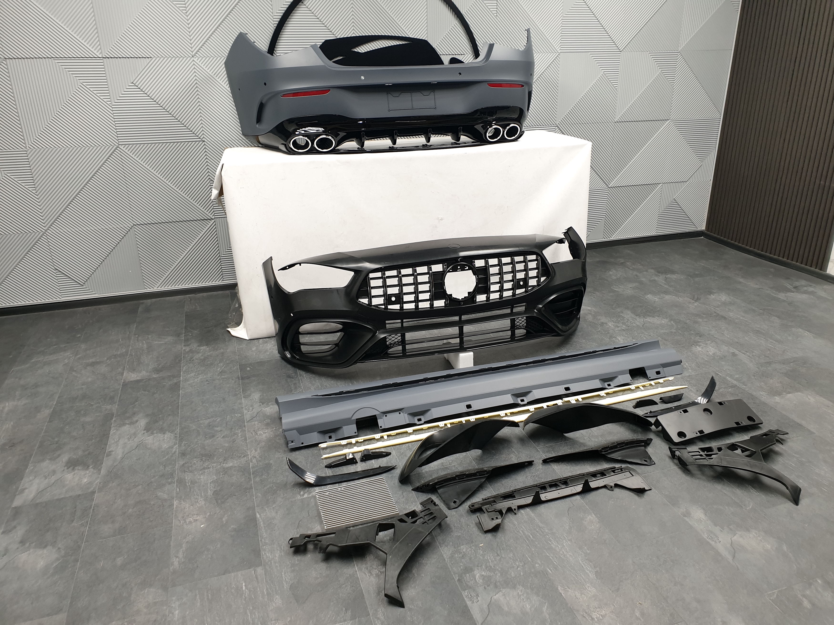 Комплект обвісів (AMG45 Style) на Mercedes-Benz CLA-Class C118 2019-2023 року 2