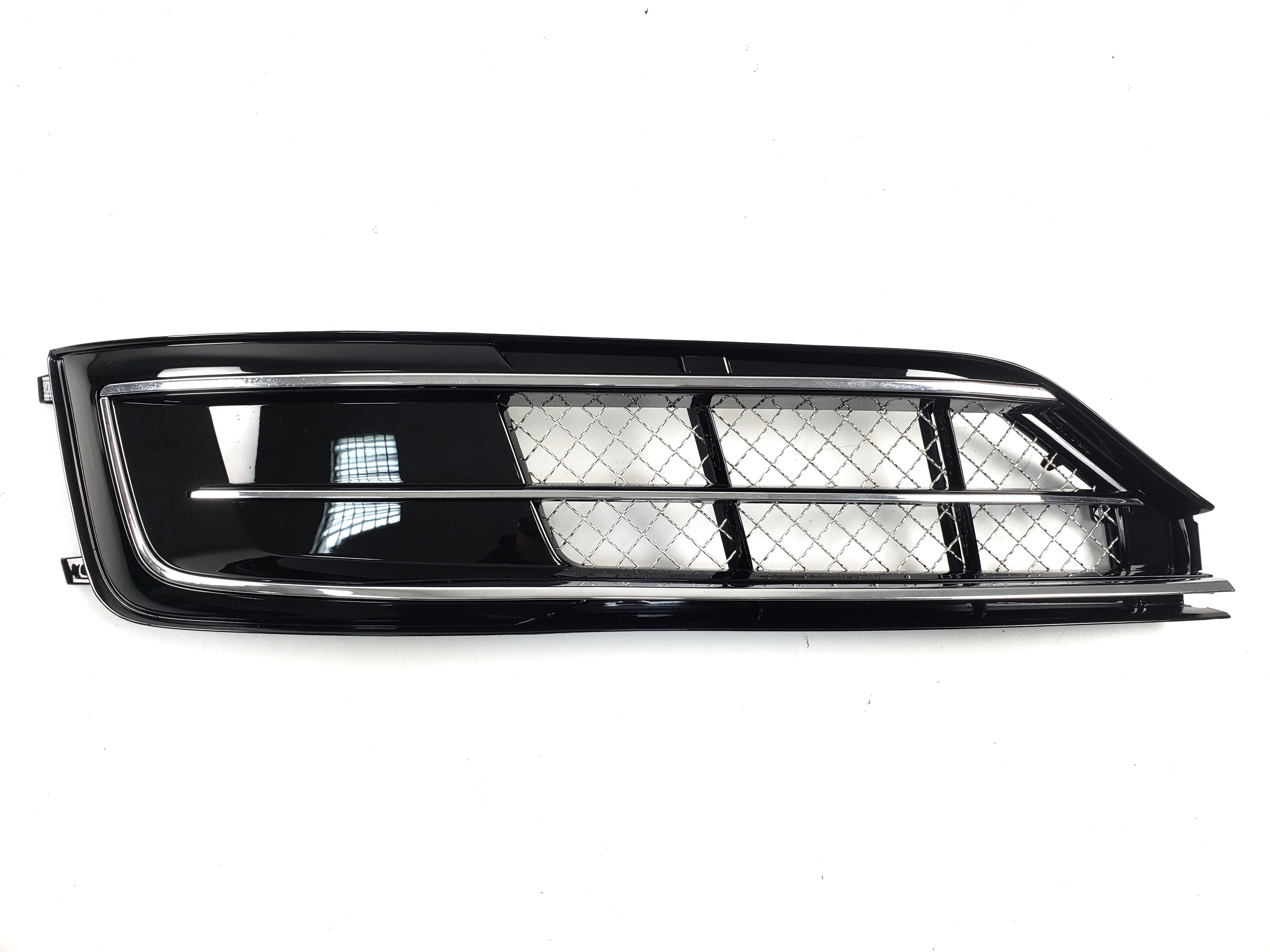 Решітки в бампер Chrome Black (стиль W12) на Audi A8 D4 2014-2017 року 2