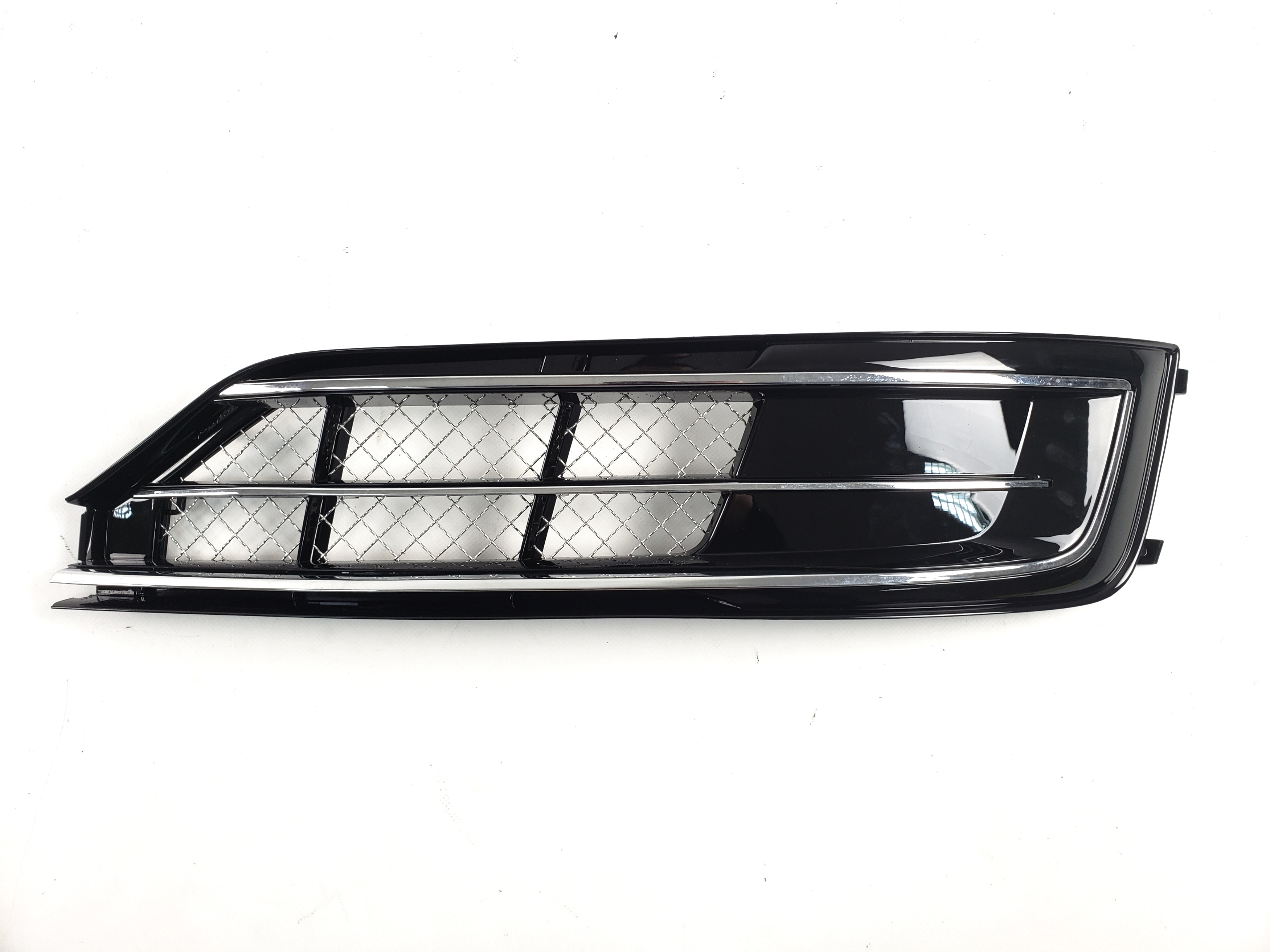 Решітки в бампер Chrome Black (стиль W12) на Audi A8 D4 2014-2017 року 3