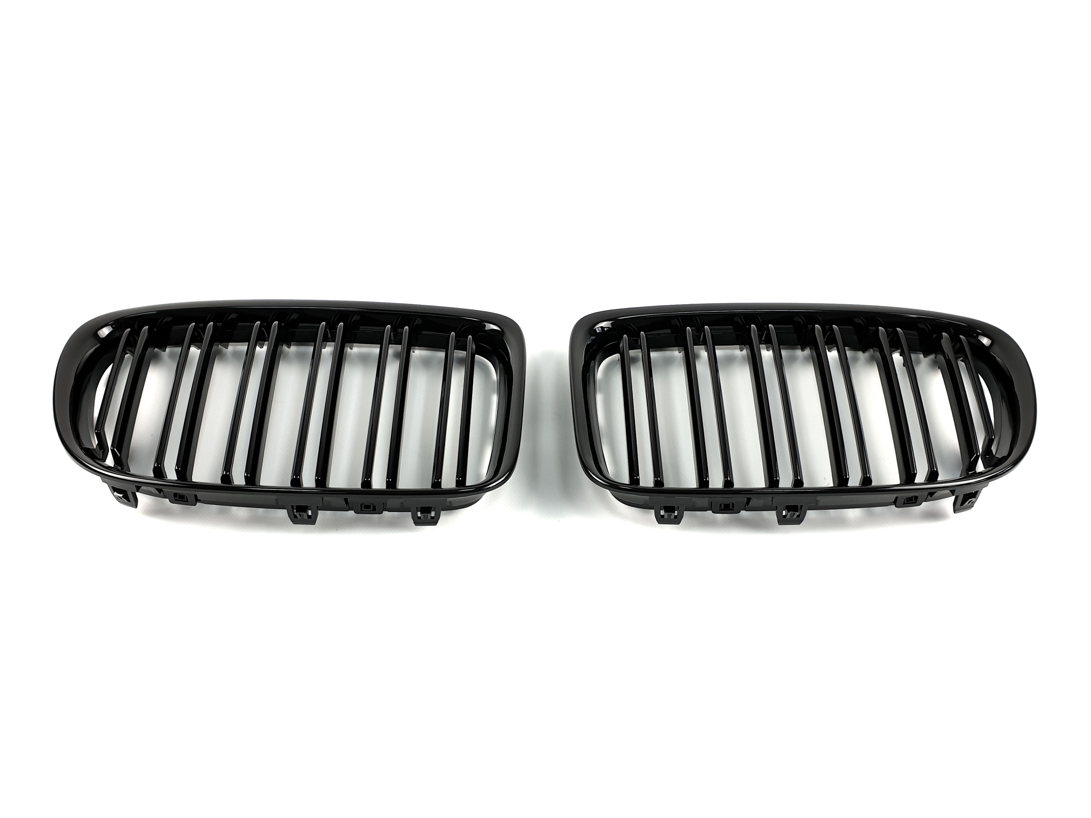 Ніздрі Чорний глянець (Подвійні M-Look) на BMW X1 E84 2009-2015 року 2