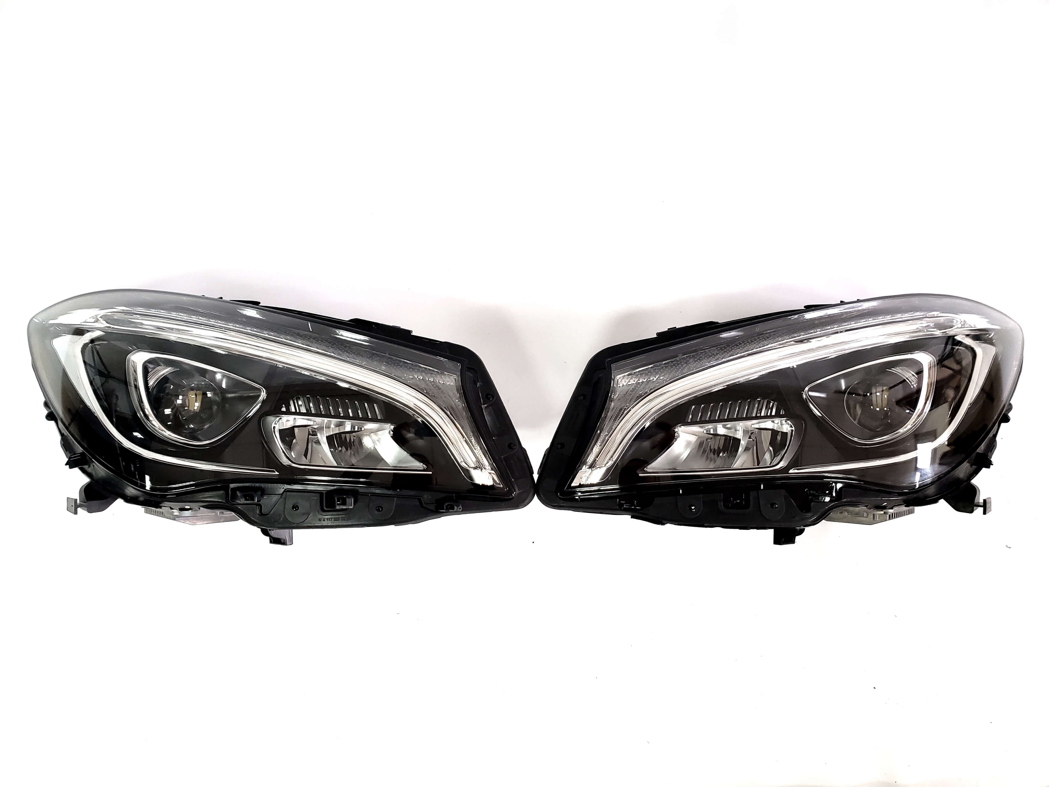 Передні фари Full Led (оригінал комплектні) на Mercedes-Benz CLA-Class C117 2017-2019 року