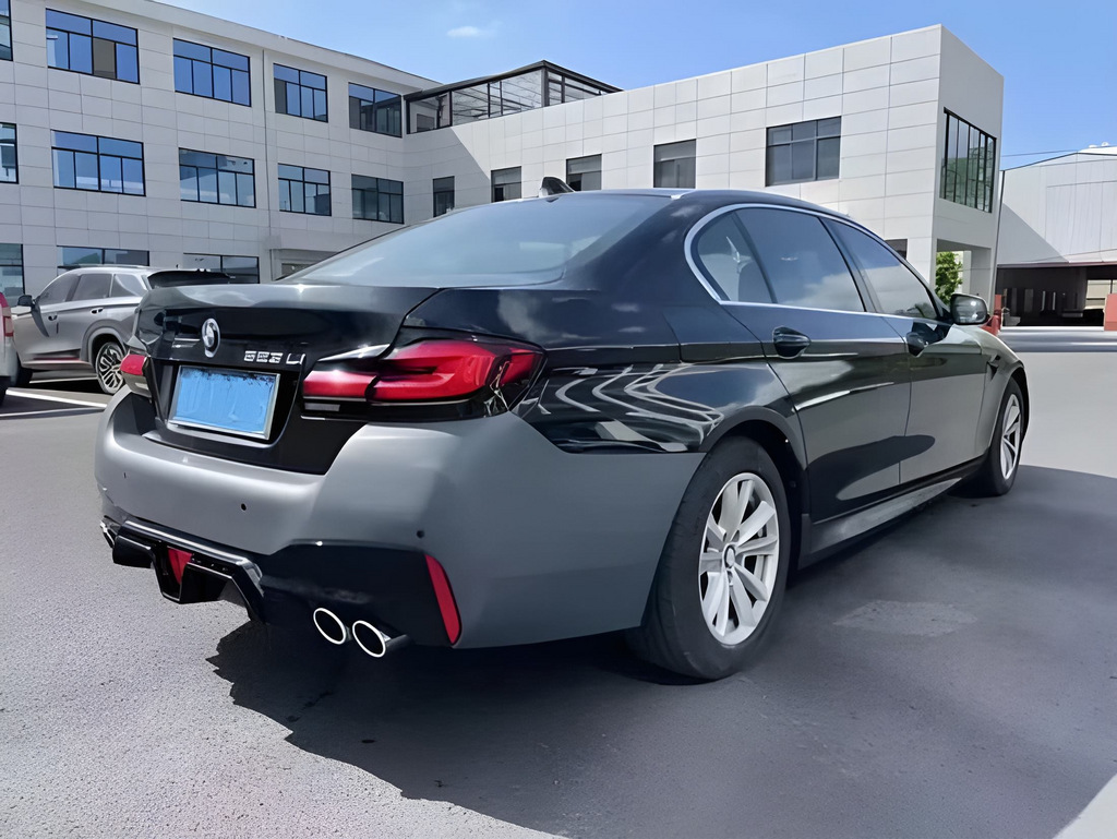Комплект рестайлінгу в G30 M5 CS 2021рік 4