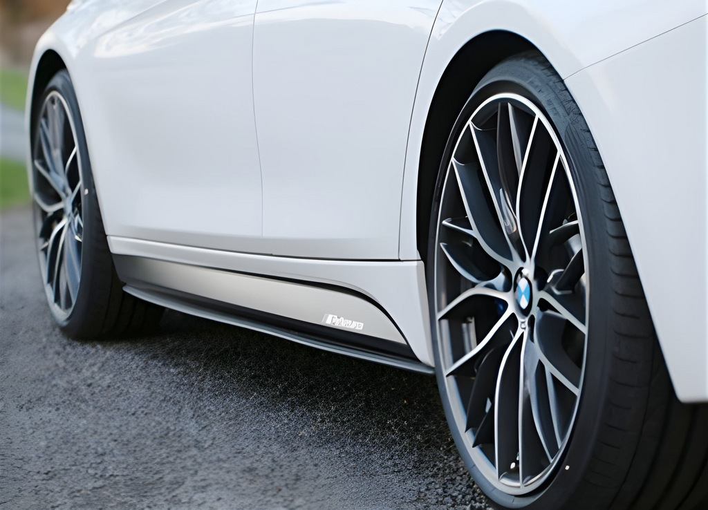 Накладки на пороги V-1 (під M-Sport/M5 пороги, чорний глянець) 2