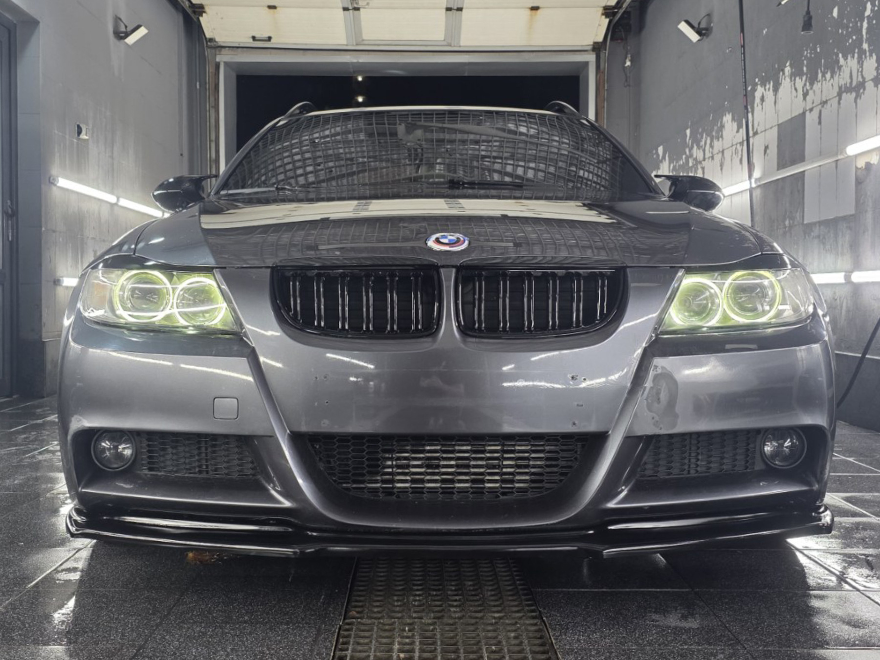 Передня Lip накладка (для E90 M-Sport 2005-2008, чорний глянець) 5
