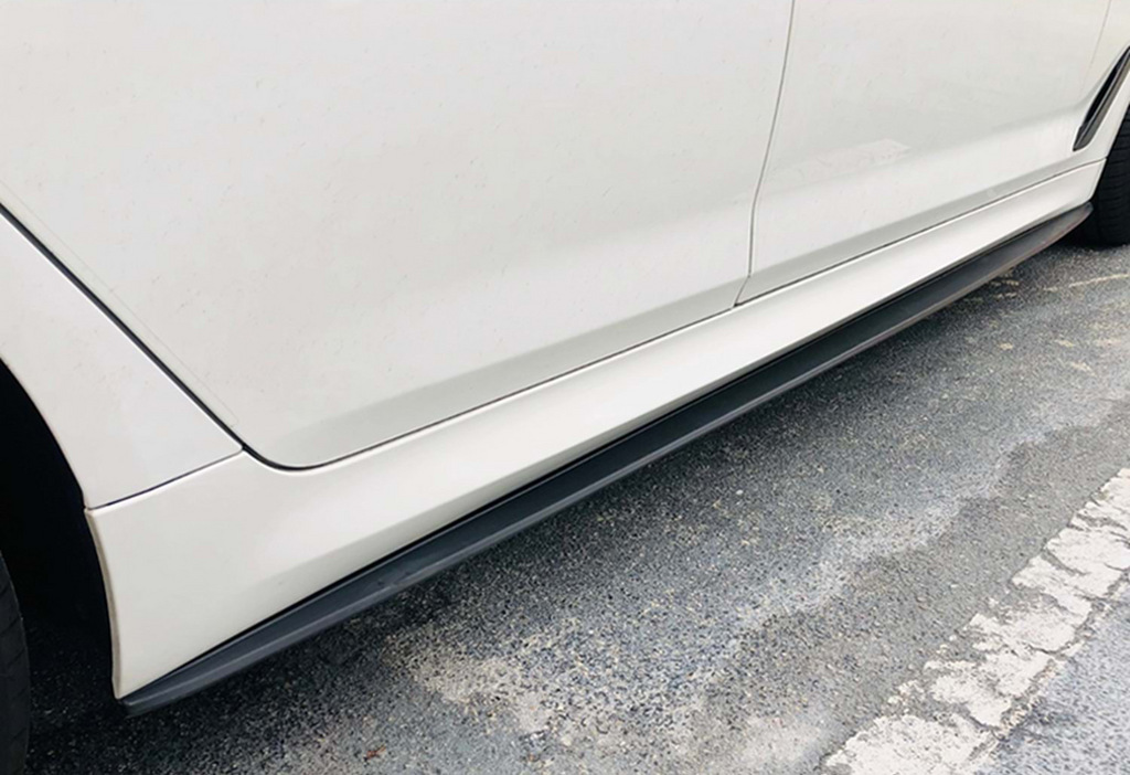 Накладки на пороги V-1 (під M-Sport/M5 пороги, чорний глянець) 3
