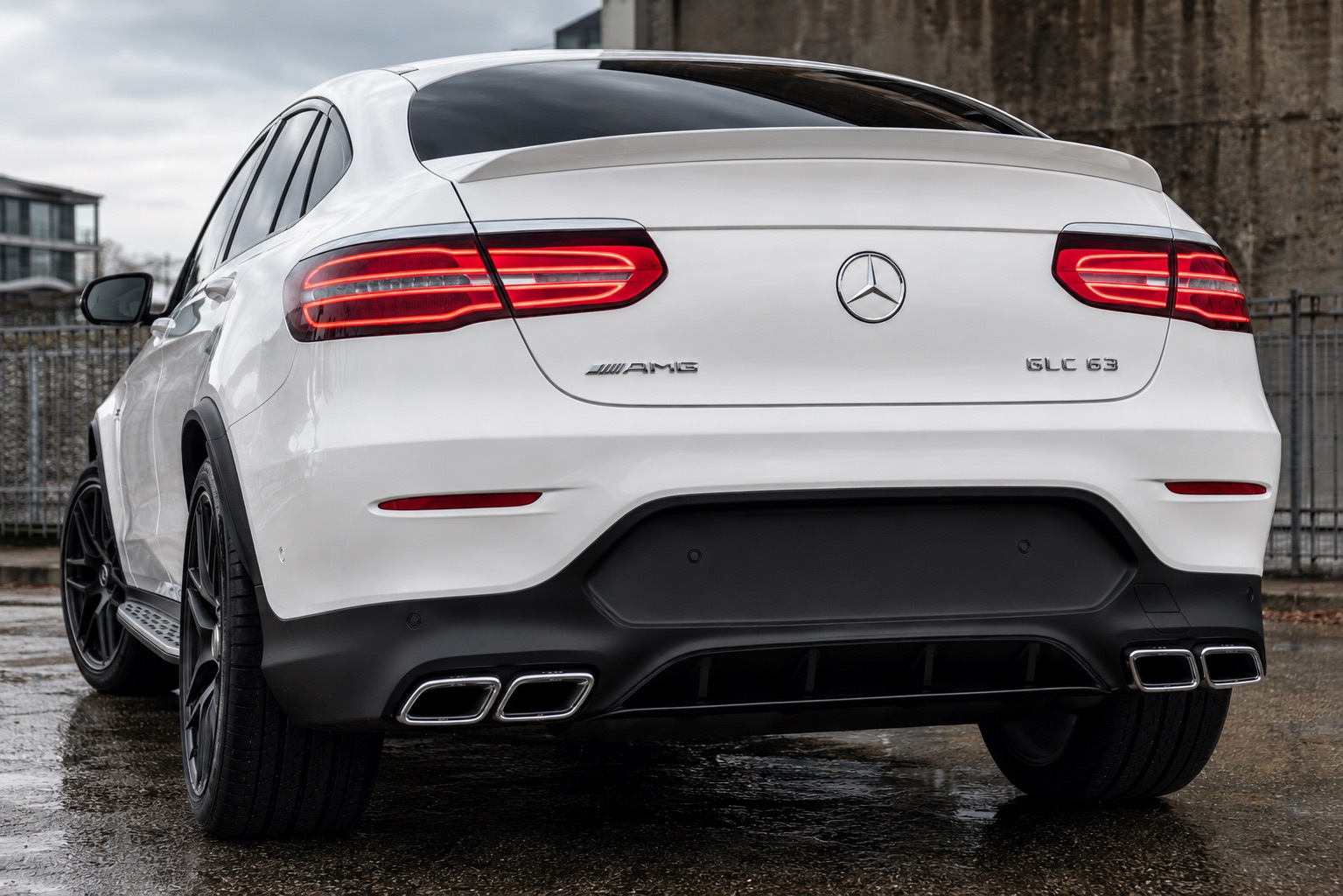Задній дифузор з насадками Silver (Дизайн AMG63) 2