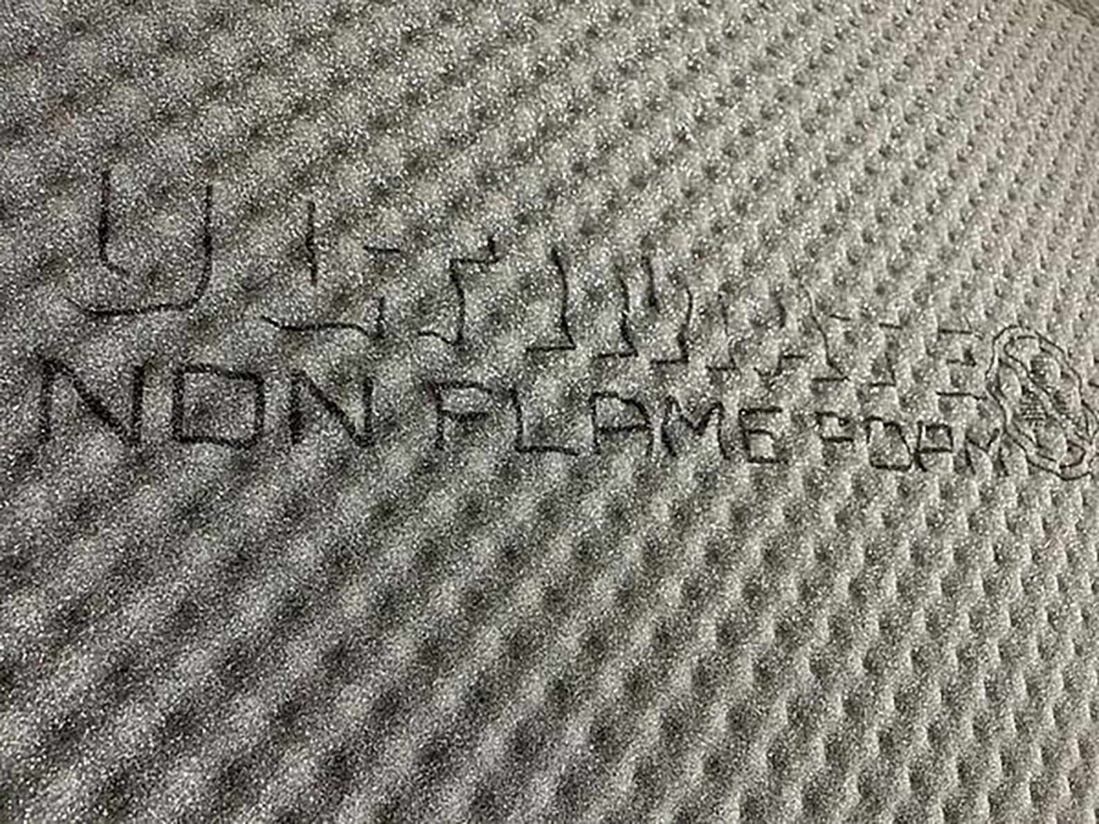Негорючий звукопоглинаючий лист SQL NF 15 Non flam Foam 15мм (75х100см)