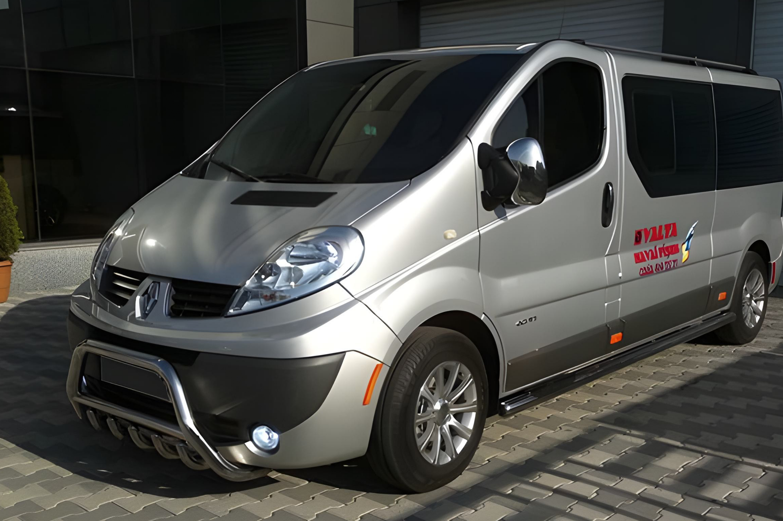Кенгурятник WT003-4 (нерж.) З написом Renault 3