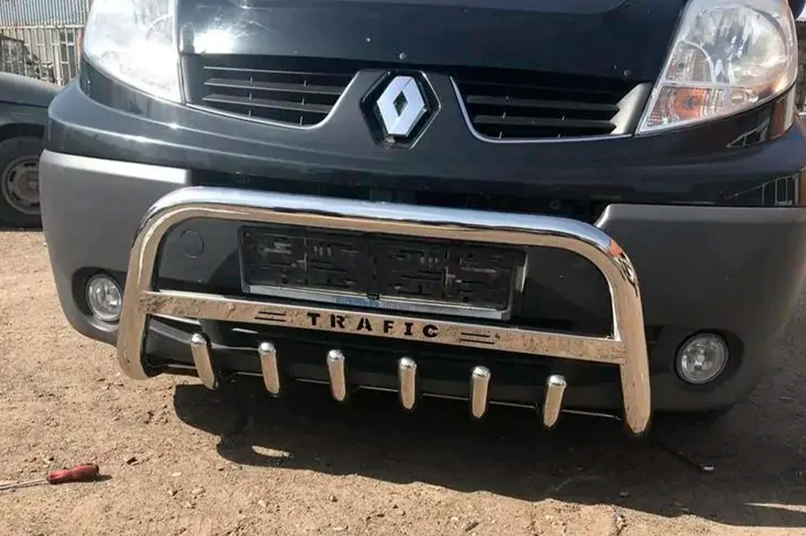 Кенгурятник WT004 з написом Trafic (нерж.) 6 зубів 3