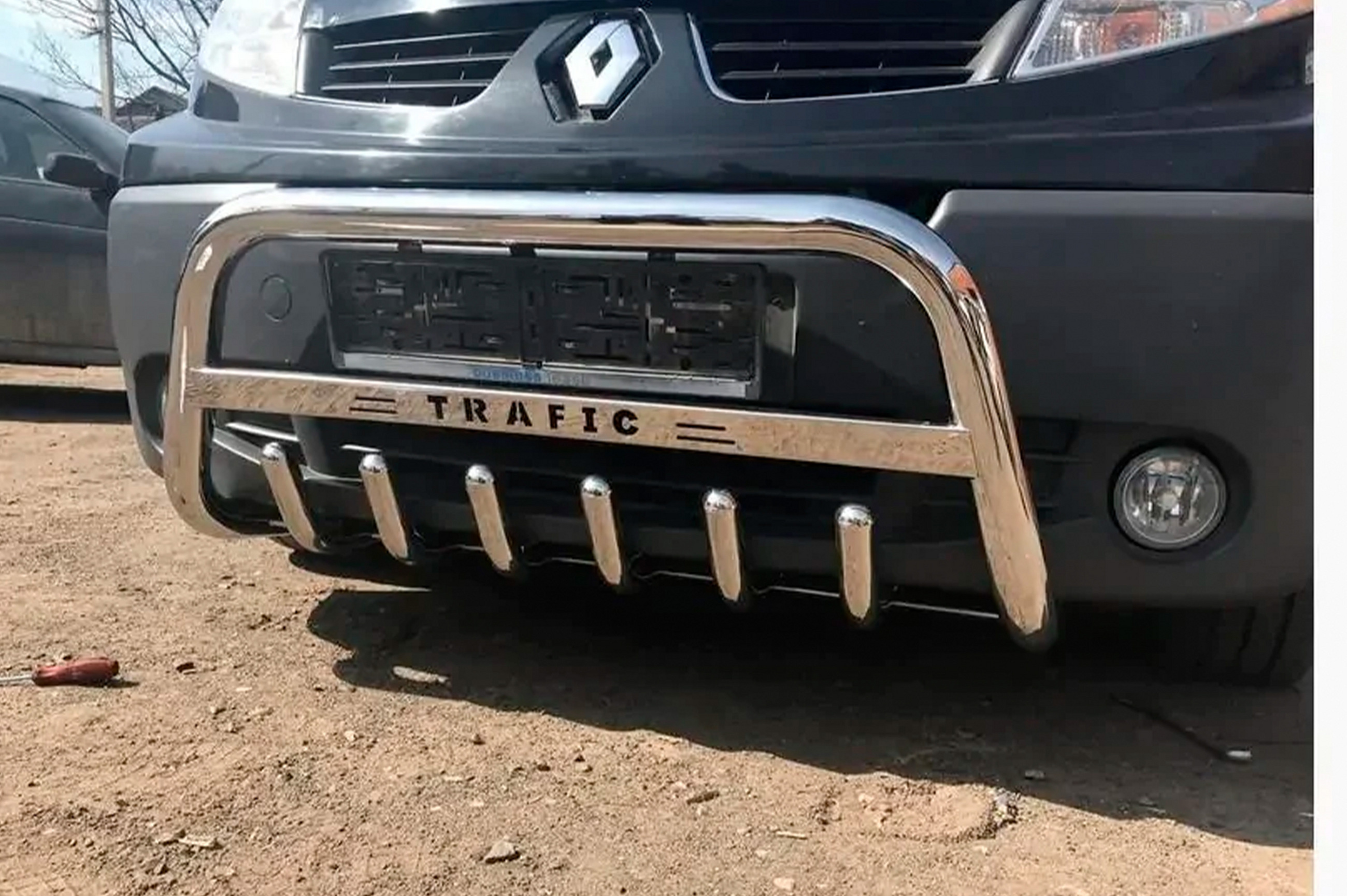 Кенгурятник WT004 з написом Trafic (нерж.) 6 зубів 2