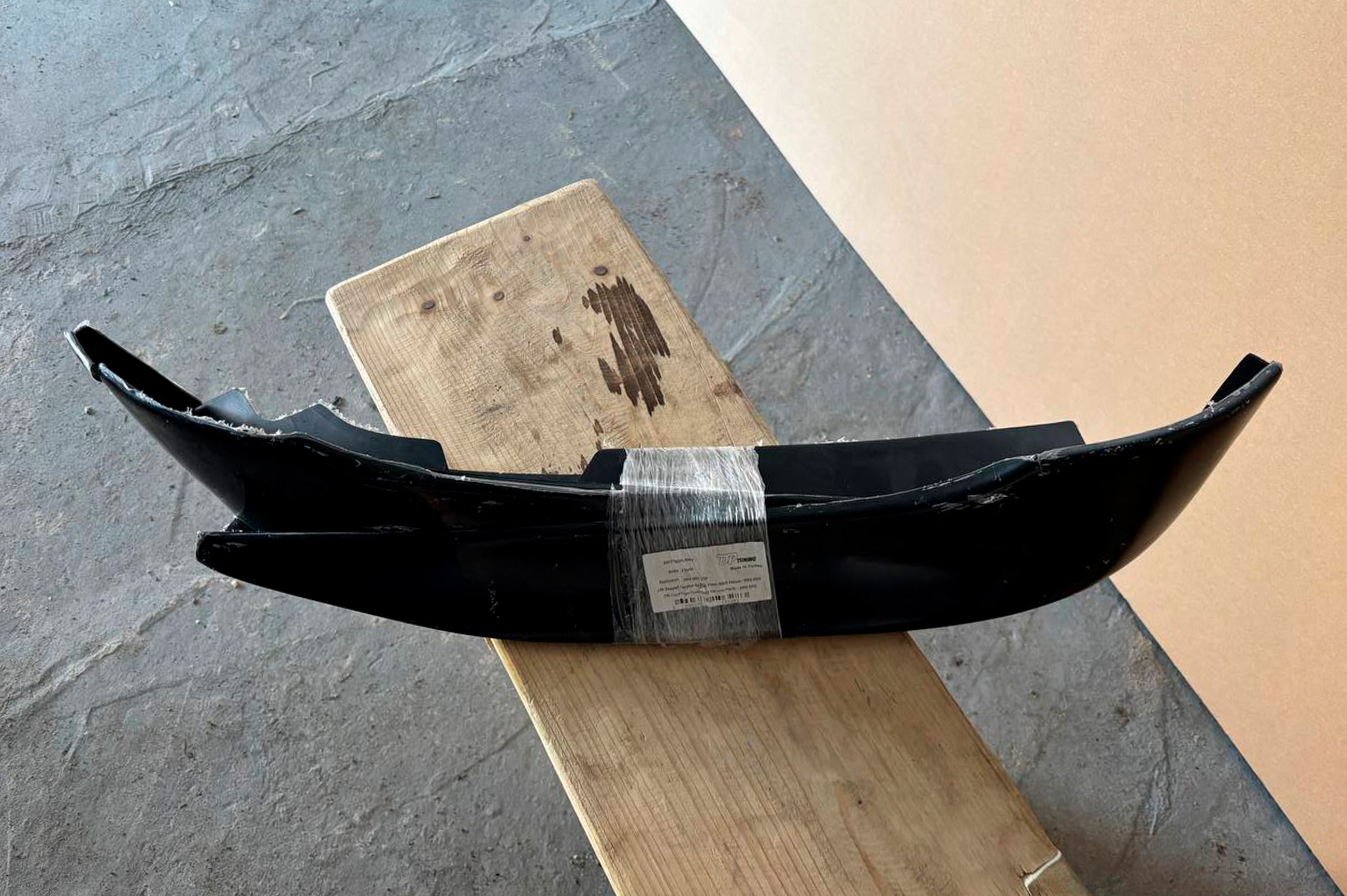 Уцінка Передня Flap накладка (для E90 Base 2005-2008, чорний глянець, 2 шт) 4