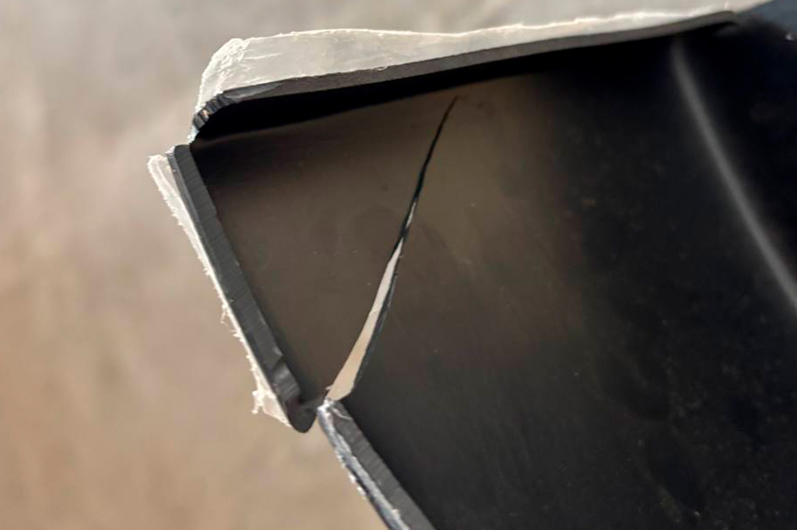 Уцінка Передня Flap накладка (для E90 Base 2005-2008, чорний глянець, 2 шт) 3